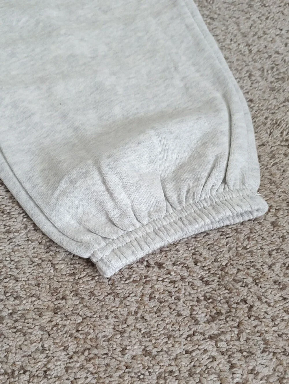 Old Navy Light Gray Womens Sweatpants with Elastic Cuffs